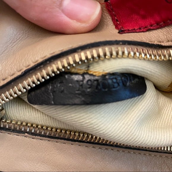 Valentino Garavani Rockstud medium tote 👜 - Picture 7 of 9